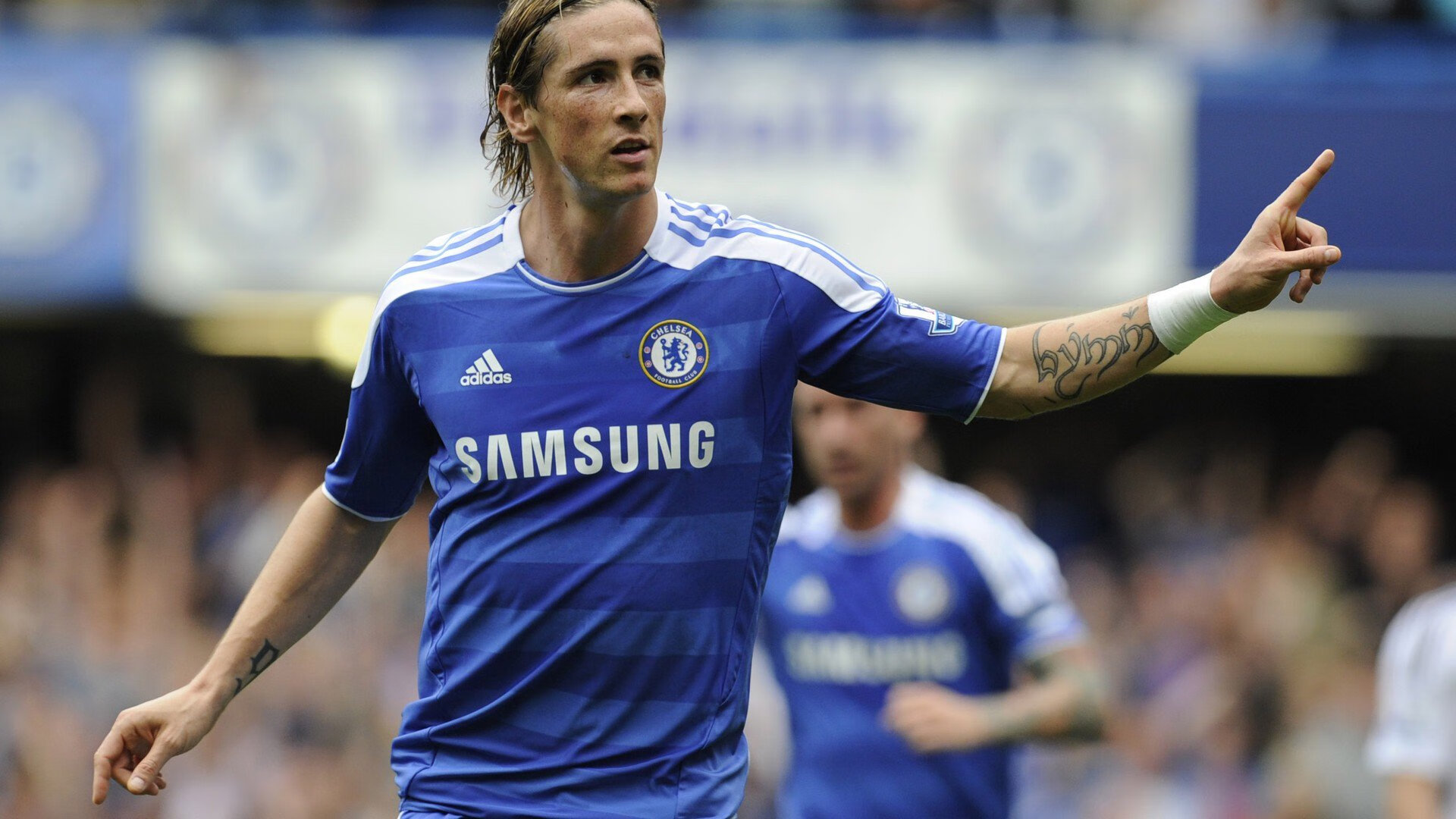 开云体育app-莱奥一锤定音！年度焦点战化身个人舞台，雷恩力克巴拉圭背后的王者降临