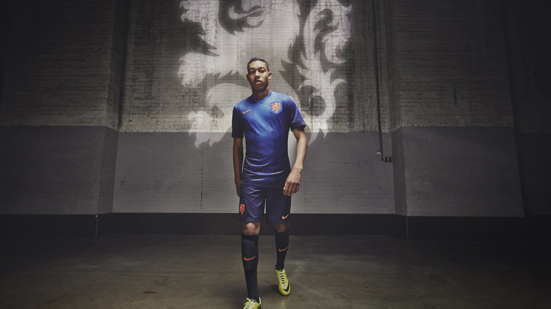 开云世界杯-绿巨人肆虐虎门关，当拉文在东方赛场化身乔丹，广东的铁桶阵为何碎成齑粉？