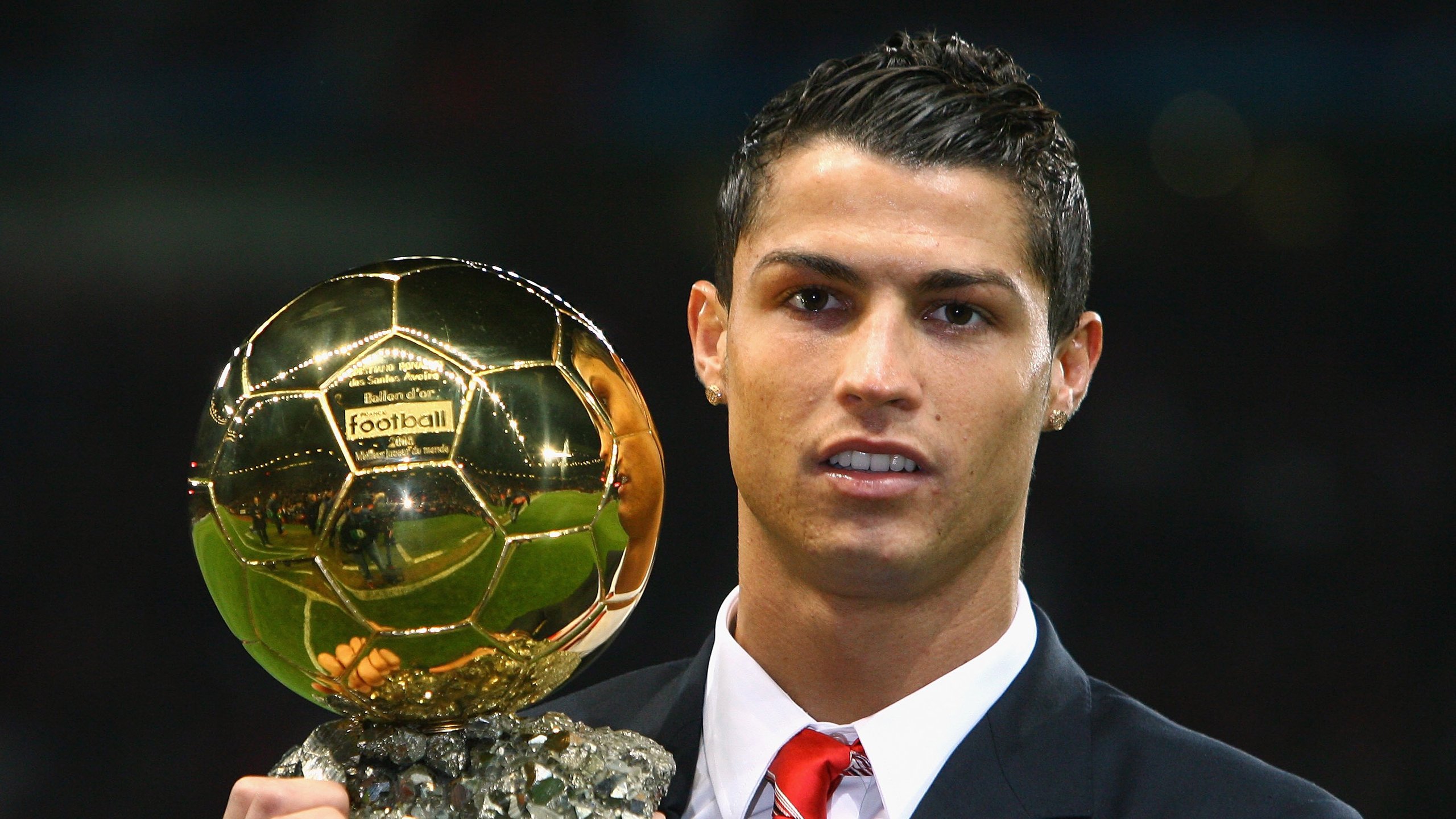 开云APP-绝杀之夜！比利亚雷亚尔惊险取胜利物浦，门迪一锤定音成英雄